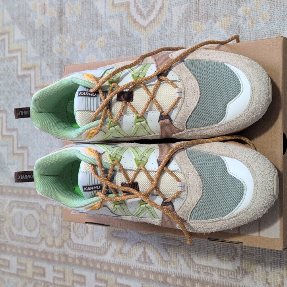 Karhu Fusion 2.0 Sneakers in Turtledove/Shadow Lime - Picture 3 of 8